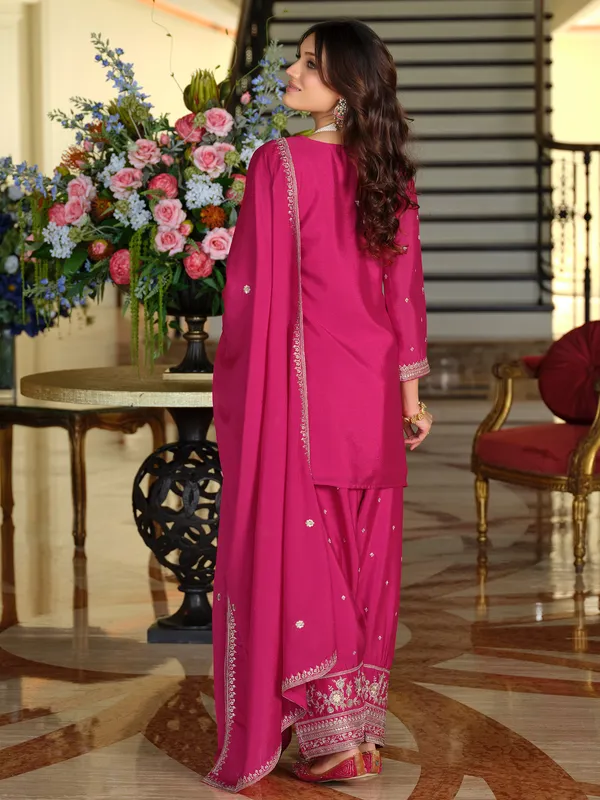 Pink_Silk_Blend_Embroidered_Kurta_Trouser_Dupatta_Set
