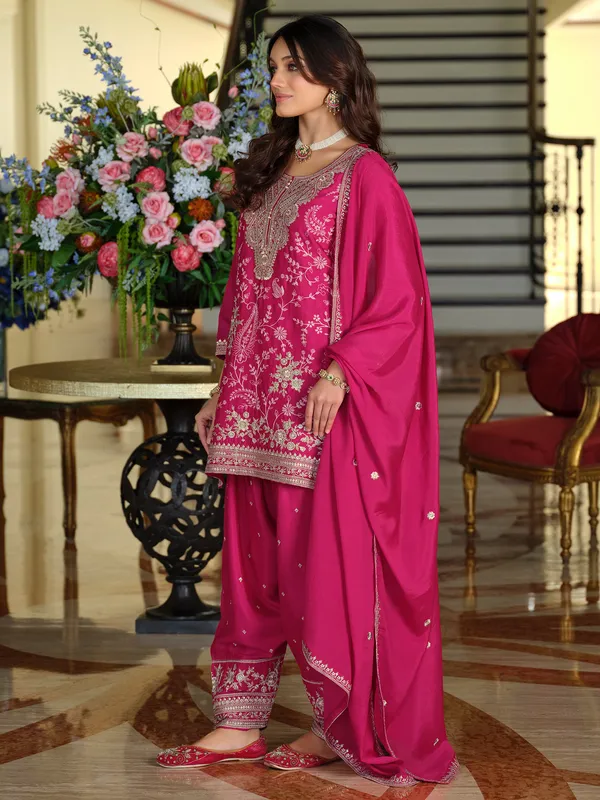 Pink_Silk_Blend_Embroidered_Kurta_Trouser_Dupatta_Set