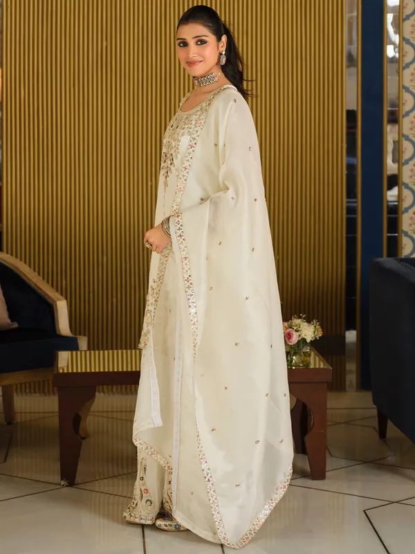 White_Silk_Blend_Embroidered_Kurta_Trouser_Dupatta_Set