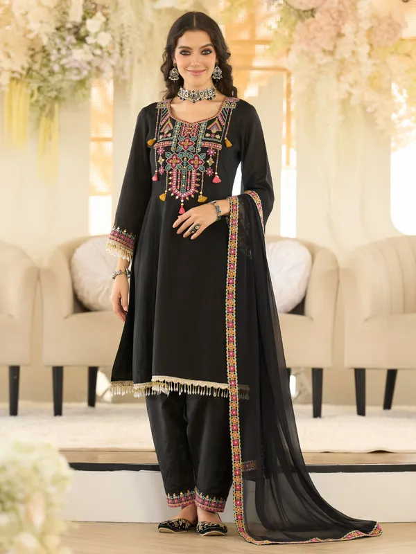 Black_Organza_Embroidered_Kurta_Trouser_Dupatta_Set