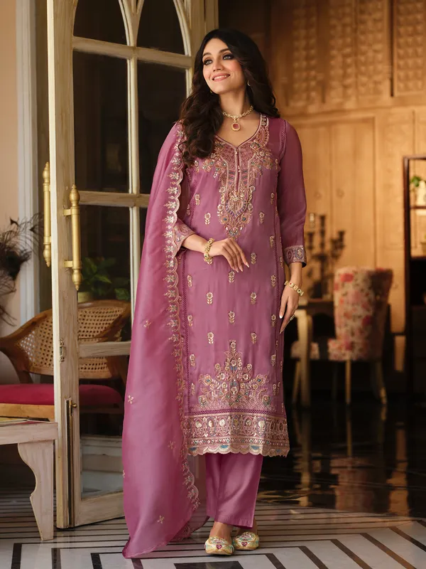 Lavendor_Embroidered_Silk_Blend_Kurta_Trouser_Dupatta_Set