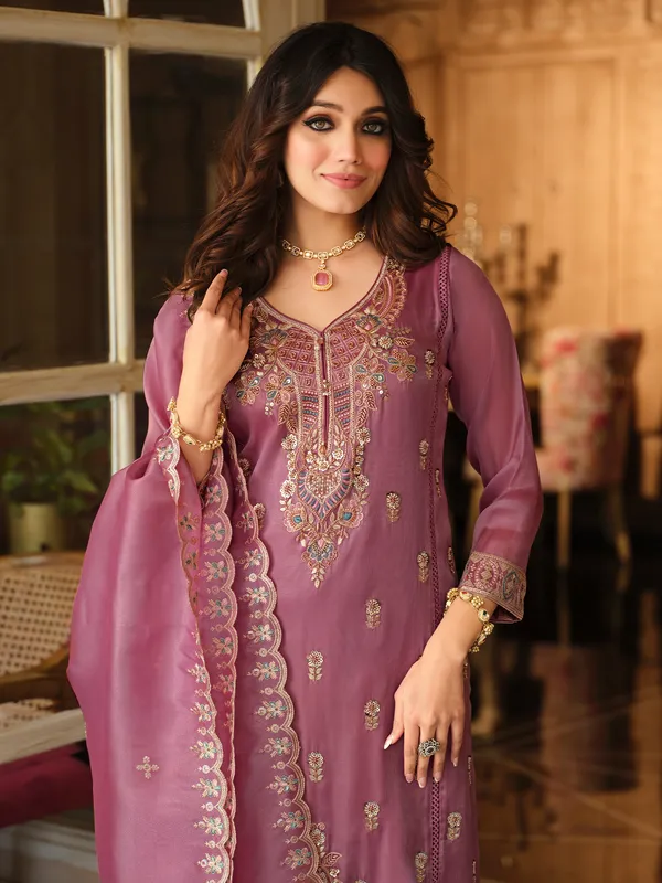 Lavendor_Embroidered_Silk_Blend_Kurta_Trouser_Dupatta_Set