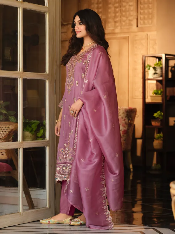 Lavendor_Embroidered_Silk_Blend_Kurta_Trouser_Dupatta_Set