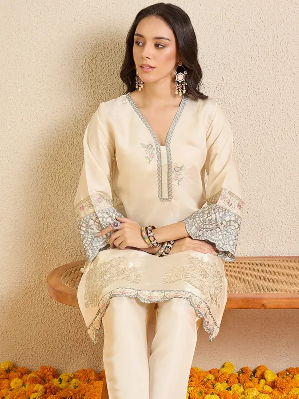 Cream_Silk-Blend_Straight_Kurta_with_Palazzos