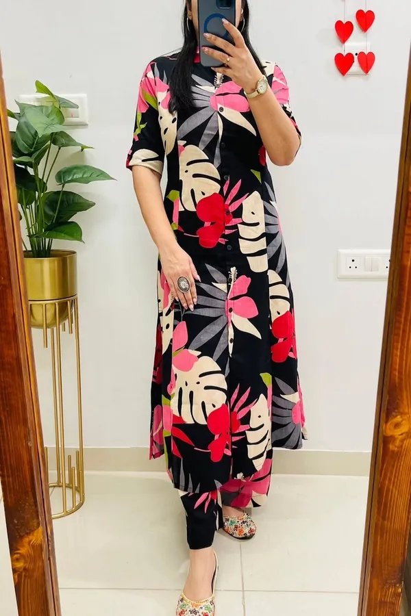Black_Cotton_Floral_Printed_Kurta_Set_For_Women