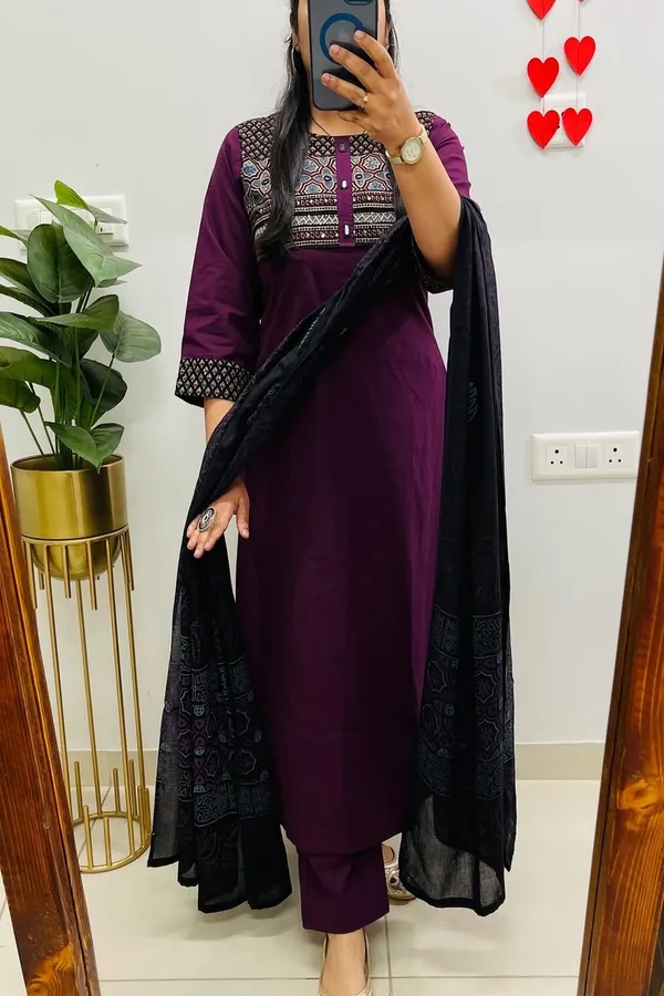 Purple_Cotton_Floral_Embroidered_Kurta_Set_For_Women
