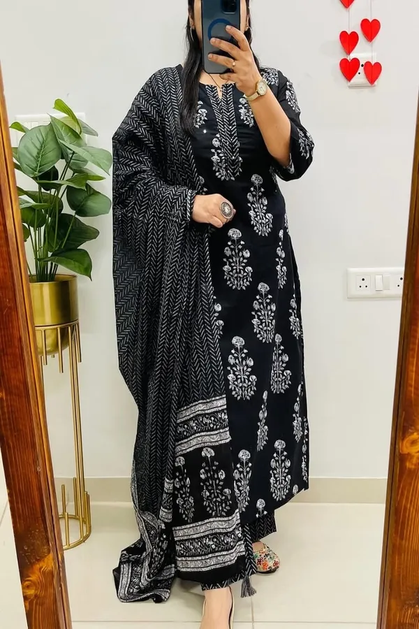 Black_Cotton_Floral_Printed_Kurta_Set_For_Women