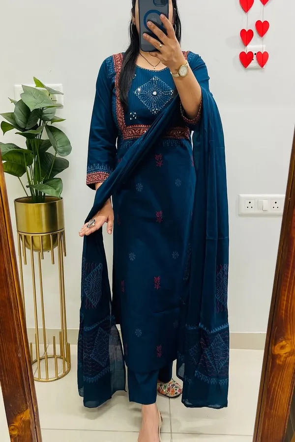 Blue_Cotton_Floral_Embroidered_Kurta_Set_For_Women