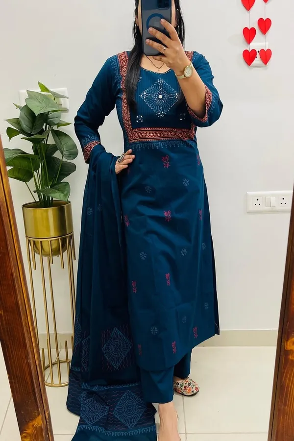 Blue_Cotton_Floral_Embroidered_Kurta_Set_For_Women