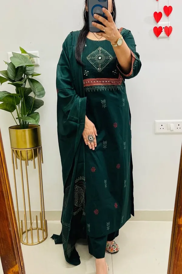 Green_Cotton_Floral_Embroidered_Kurta_Set_For_Women