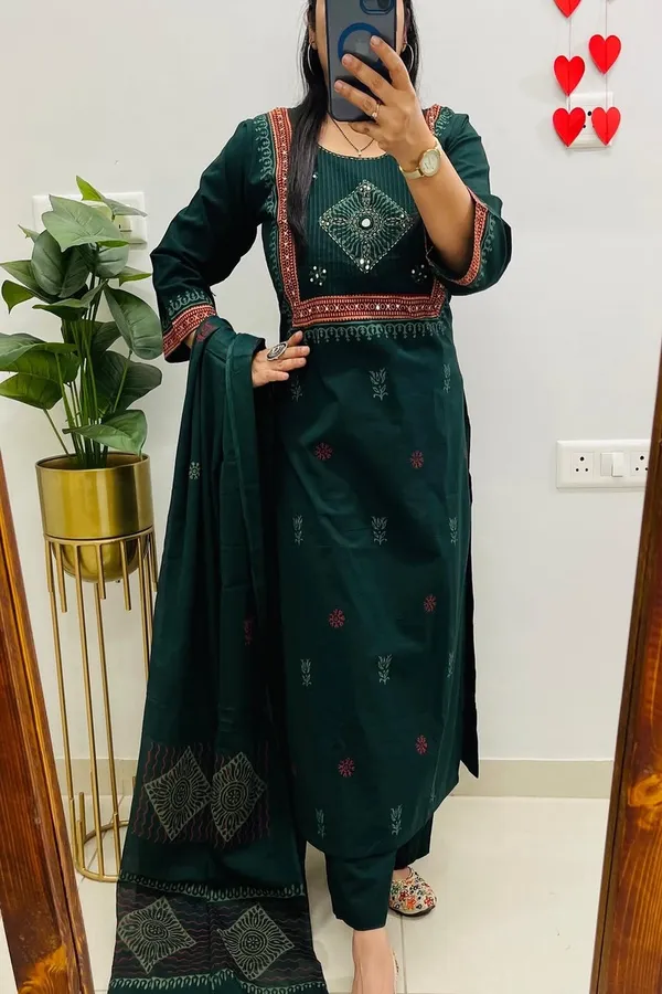 Green_Cotton_Floral_Embroidered_Kurta_Set_For_Women