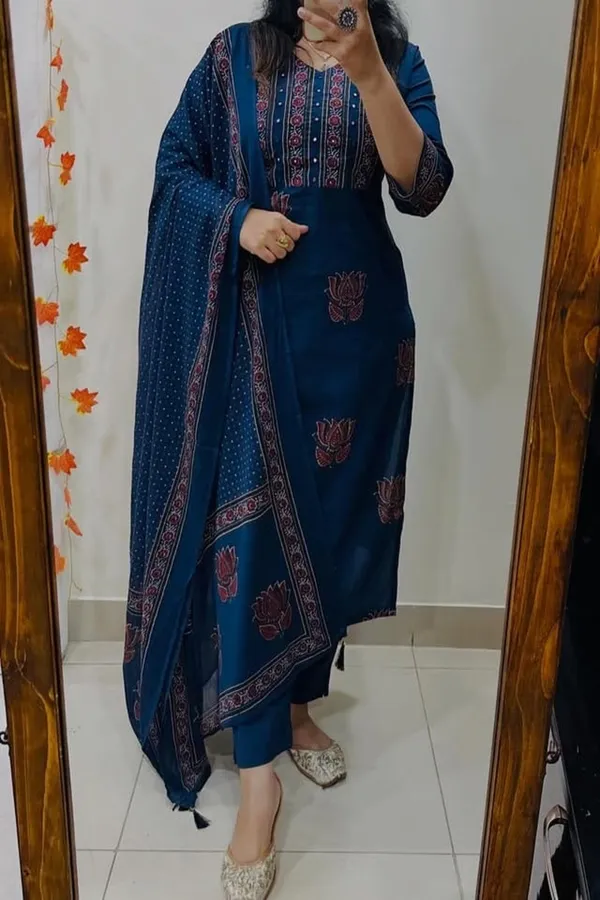 Blue_Cotton_Floral_Embroidered_Kurta_Set_For_Women