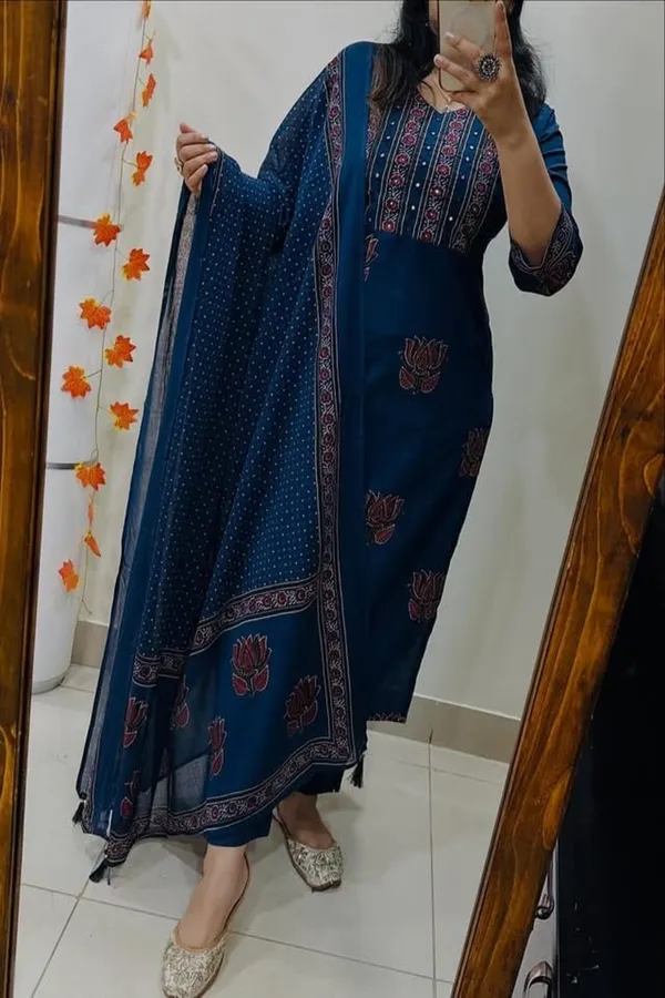 Blue_Cotton_Floral_Embroidered_Kurta_Set_For_Women