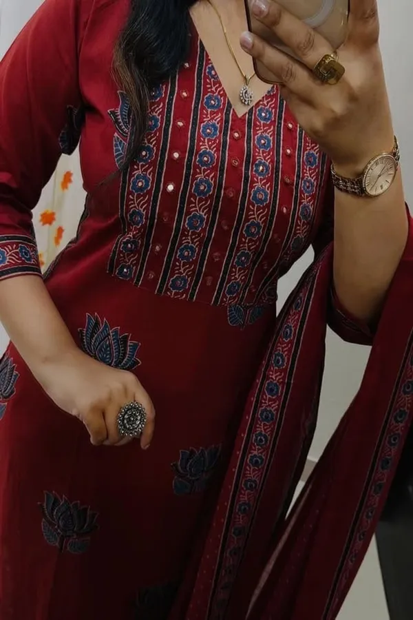 Red_Cotton_Floral_Embroidered_Kurta_Set_For_Women