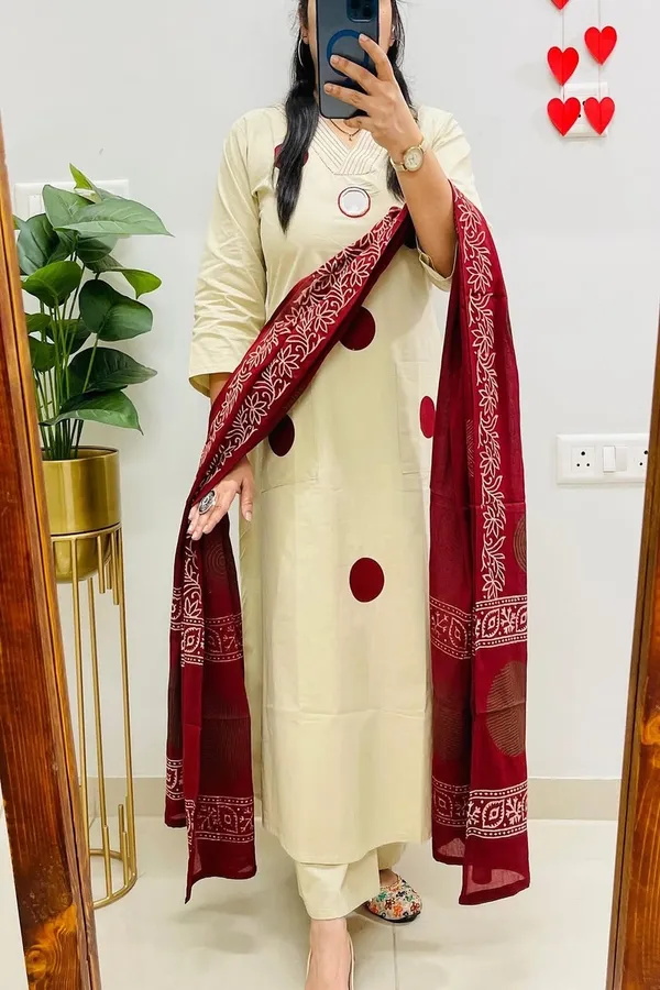 White_Cotton_Floral_Printed_Kurta_Set_For_Women