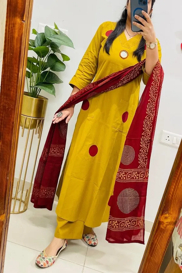 Yellow_Cotton_Floral_Printed_Kurta_Set_For_Women