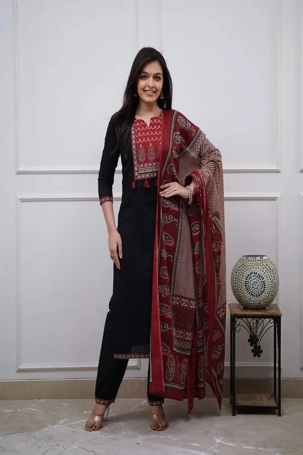 Floral_printed_cotton_round_neck_black__Kurta_Trouser_&_Dupatta_Set
