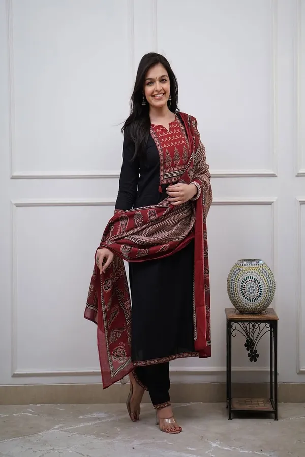 Floral_printed_cotton_round_neck_black__Kurta_Trouser_&_Dupatta_Set