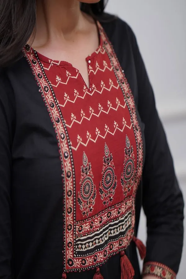Floral_printed_cotton_round_neck_black__Kurta_Trouser_&_Dupatta_Set