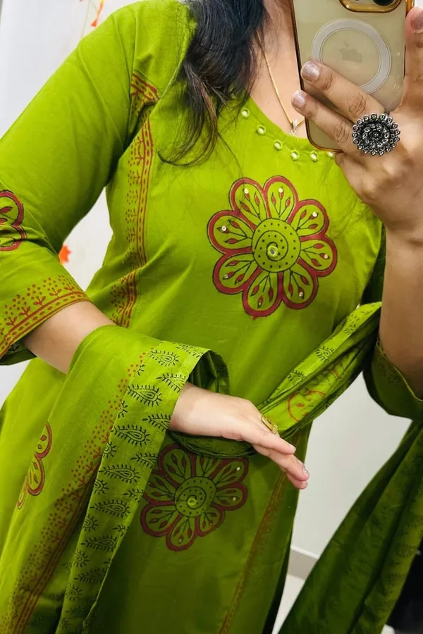 Green_Cotton_Floral_Printed_Kurta_Set_For_Women