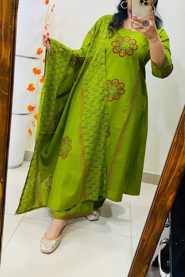 Green_Cotton_Floral_Printed_Kurta_Set_For_Women