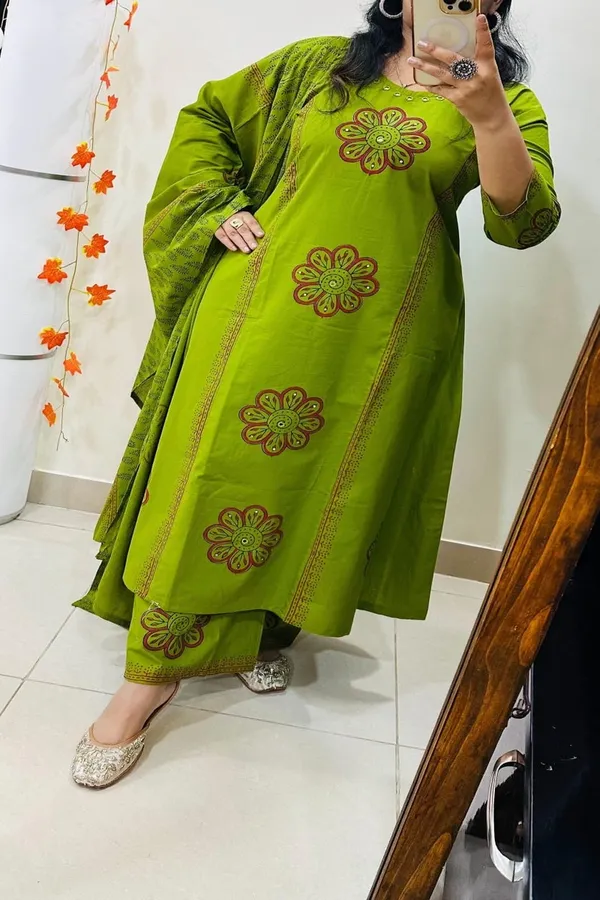 Green_Cotton_Floral_Printed_Kurta_Set_For_Women
