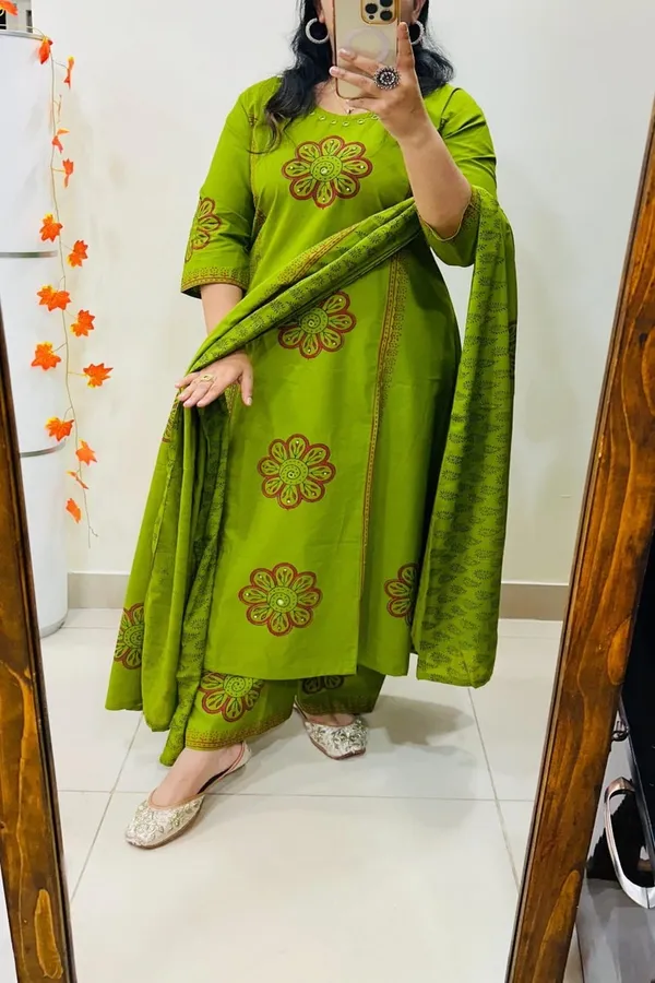Green_Cotton_Floral_Printed_Kurta_Set_For_Women