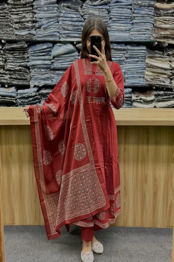 Floral_printed_cotton_round_neck_Red-01__Kurta_Trouser_&_Dupatta_Set