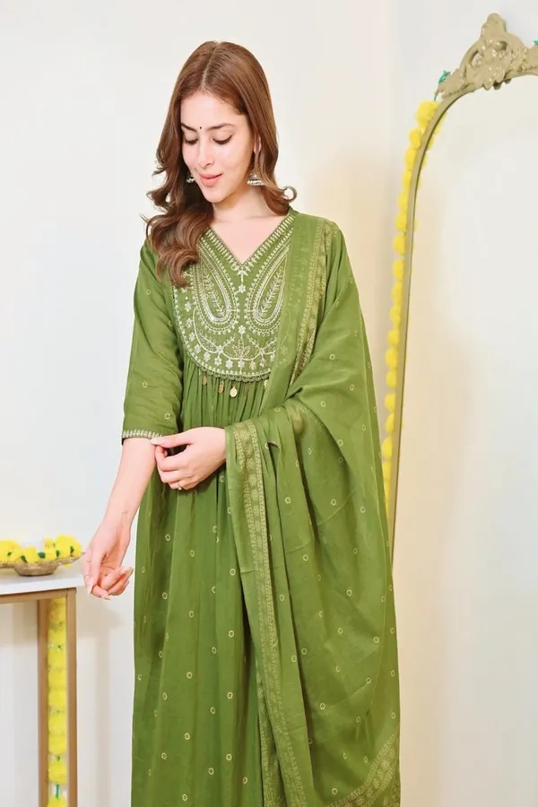Floral_Printed_Pure_Cotton_V_Neck_Green_Kurta_Trouser_&_Dupatta_Set