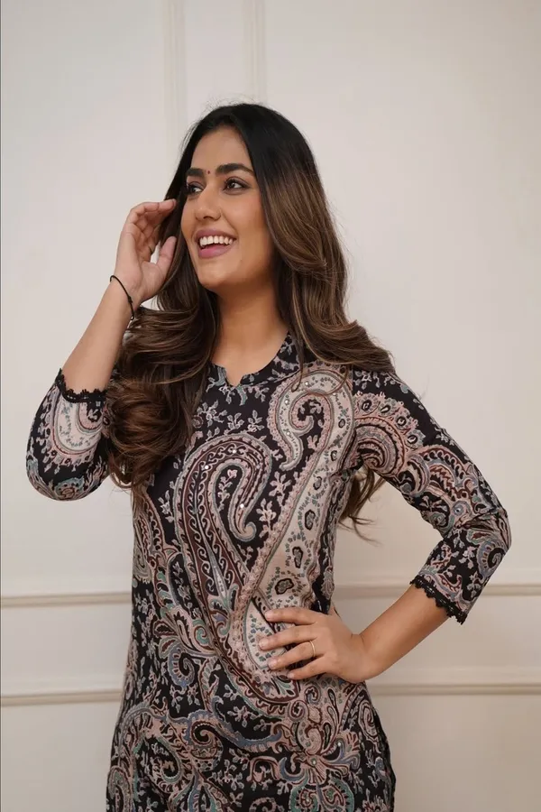 Floral_Printed_Pure_Cotton_Round_Neck_Black_Kurta_&_Trouser