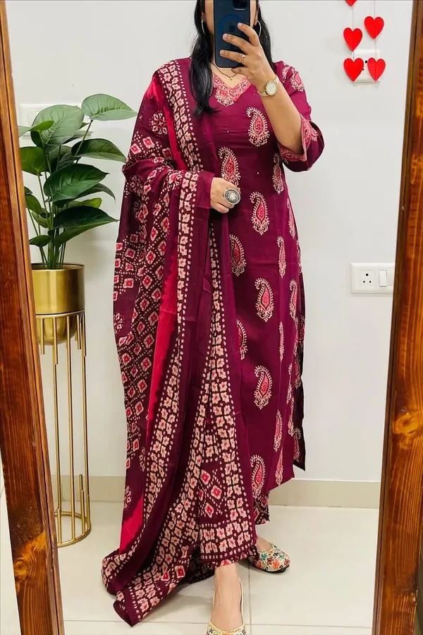 Floral_Printed_Pure_Cotton_V_Neck_Pink_Kurta_Trouser_&_Dupatta_Set