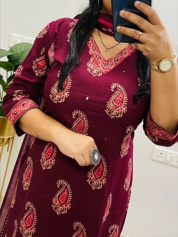 Floral_Printed_Pure_Cotton_V_Neck_Pink_Kurta_Trouser_&_Dupatta_Set