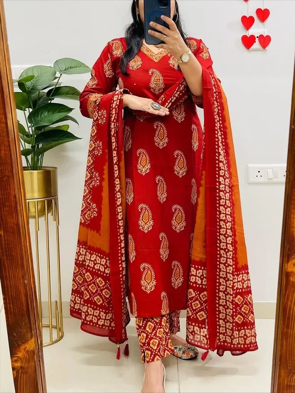 Floral_Printed_Pure_Cotton_V_Neck_Rust_Kurta_Trouser_&_Dupatta_Set