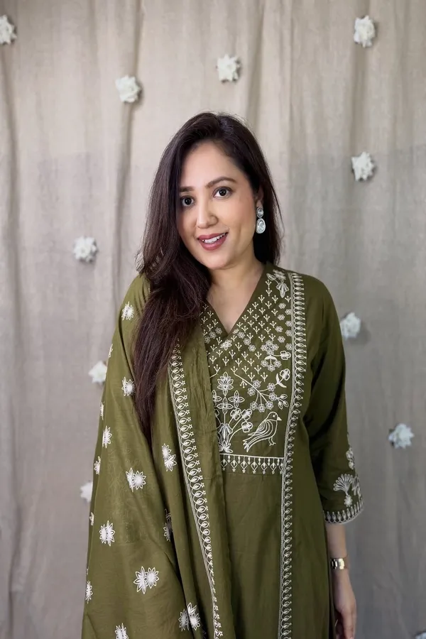 Floral_embroidered_Pure_Cotton_V_Neck_Green_Kurta_Trouser_&_Dupatta_Set