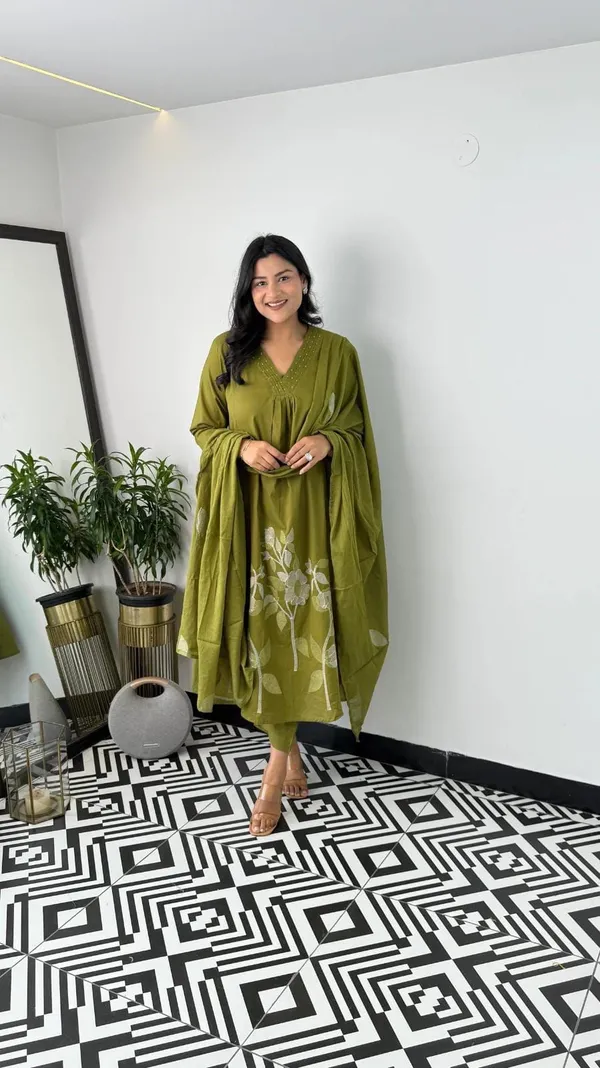 Floral_Printed_Pure_Cotton_V_Neck_Green_Kurta_Trouser_&_Dupatta_Set