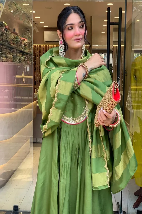 Floral_embroidered_Silk_Round_Neck_Green_Kurta_Trouser_&_Dupatta_Set