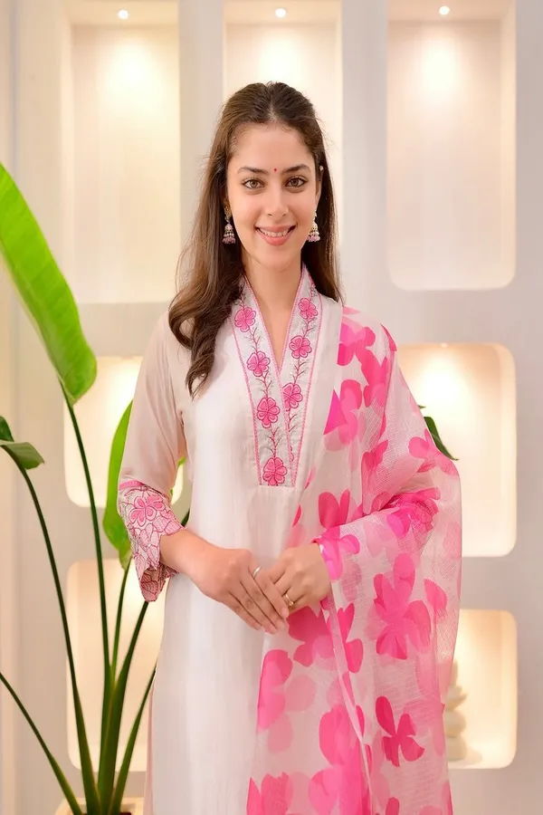 Floral_embroidered_Pure_Cotton_V_Neck_White_Kurta_Trouser_&_Dupatta_Set