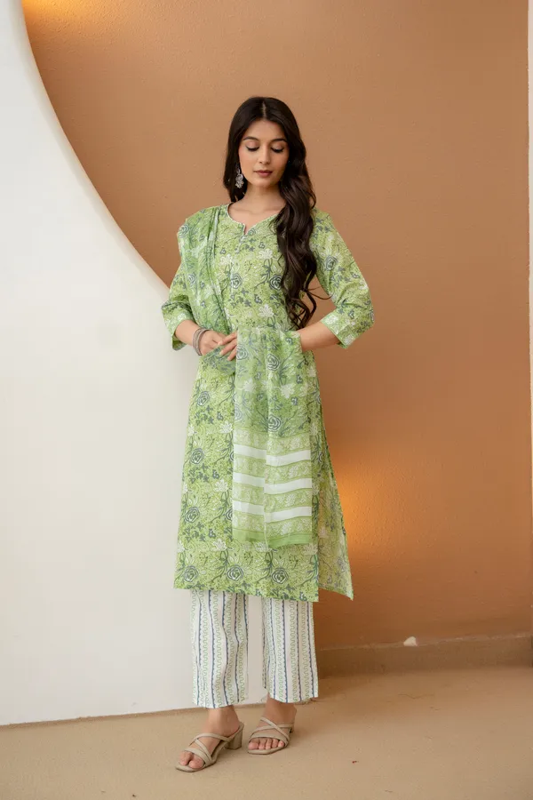 Floral_Printed_Pure_Cotton_Round_Neck_Kurta_Set