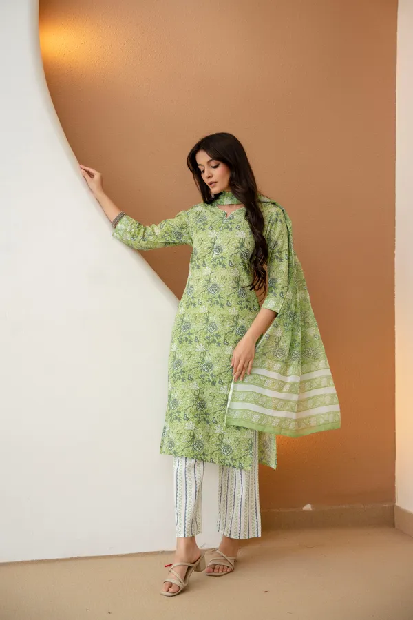Floral_Printed_Pure_Cotton_Round_Neck_Kurta_Set