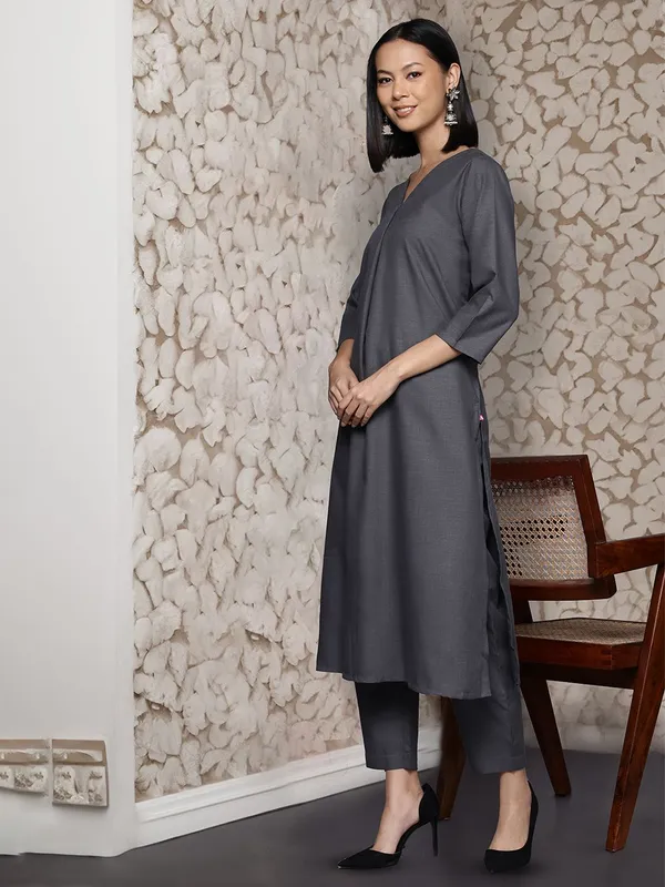 Grey_Floral_Printed_Cotton_Blend_Kurta_Trouser_Set