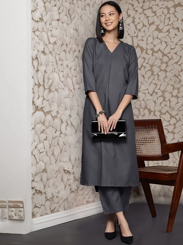 Grey_Floral_Printed_Cotton_Blend_Kurta_Trouser_Set