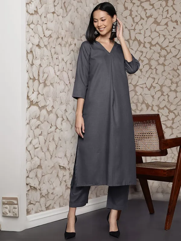 Grey_Floral_Printed_Cotton_Blend_Kurta_Trouser_Set