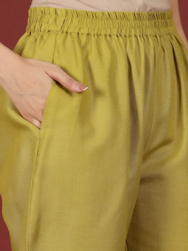 Yellow_Floral_Printed_Cotton_Blend_Kurta_Trouser_Set