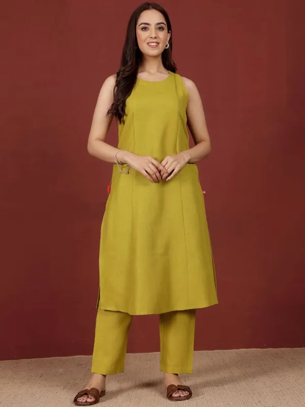 Yellow_Floral_Printed_Cotton_Blend_Kurta_Trouser_Set