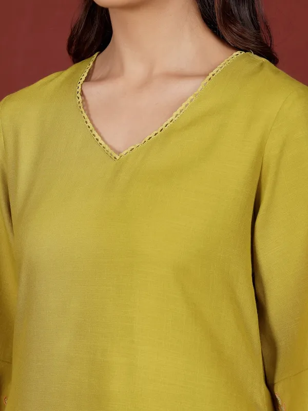 Yellow_Floral_Printed_Cotton_Blend_Kurta_Trouser_Set
