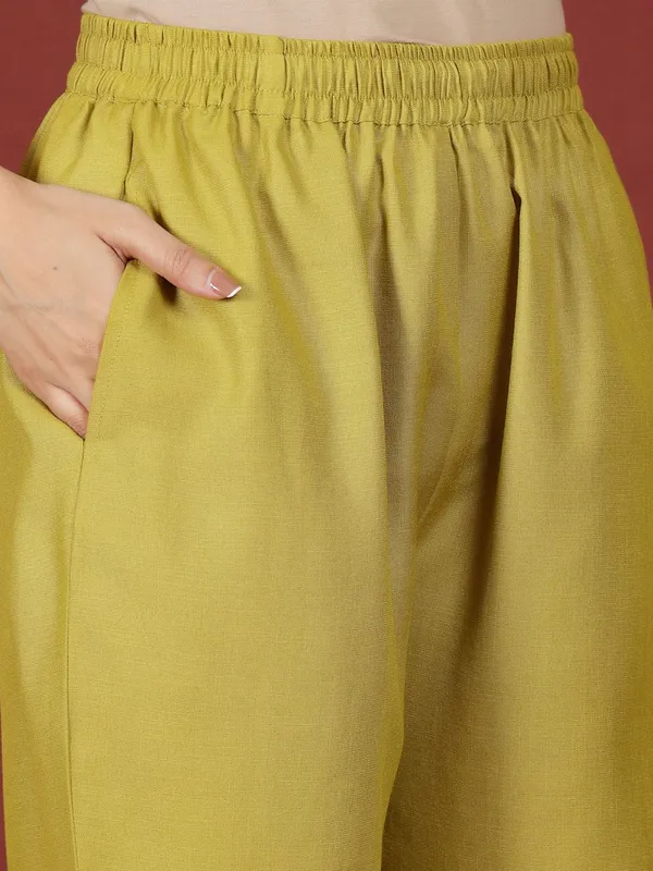 Yellow_Floral_Printed_Cotton_Blend_Kurta_Trouser_Set