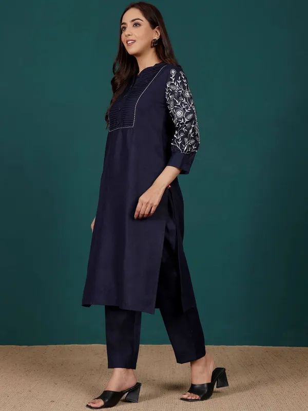 Navy_Blue_Floral_Printed_Cotton_Blend_Kurta_Trouser_Set