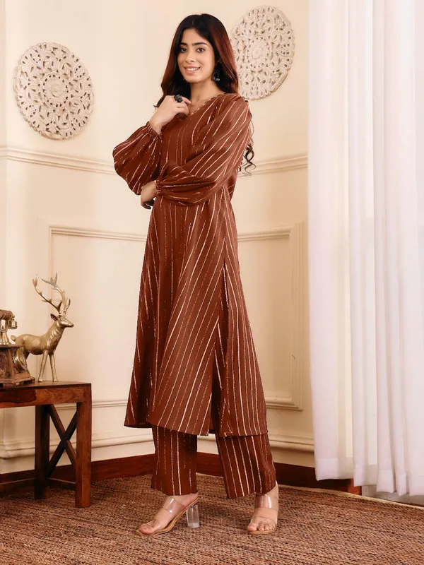 Brown_Floral_Printed_Silk_Blend_Kurta_Trouser_Set