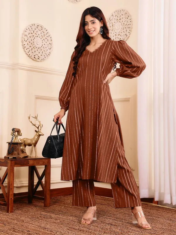Brown_Floral_Printed_Silk_Blend_Kurta_Trouser_Set