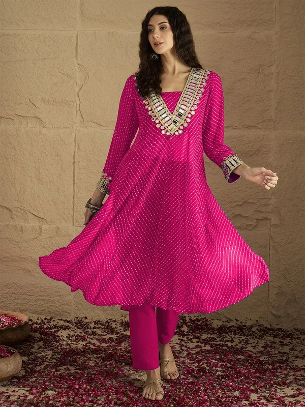 Pink_Floral_Embroidered_Georgette_Kurta_Trouser_Set